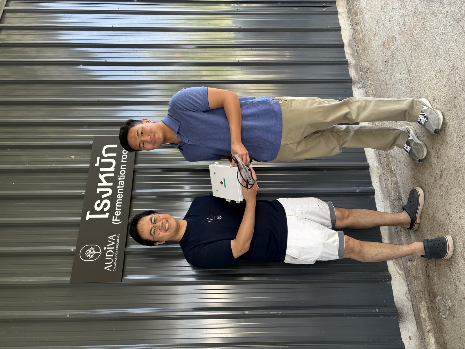 Distributing GOcacao devices to farmers